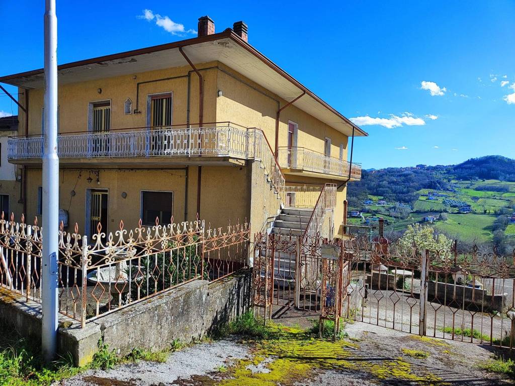 Villa Bifamiliare in vendita a Montefalcione via Stazione