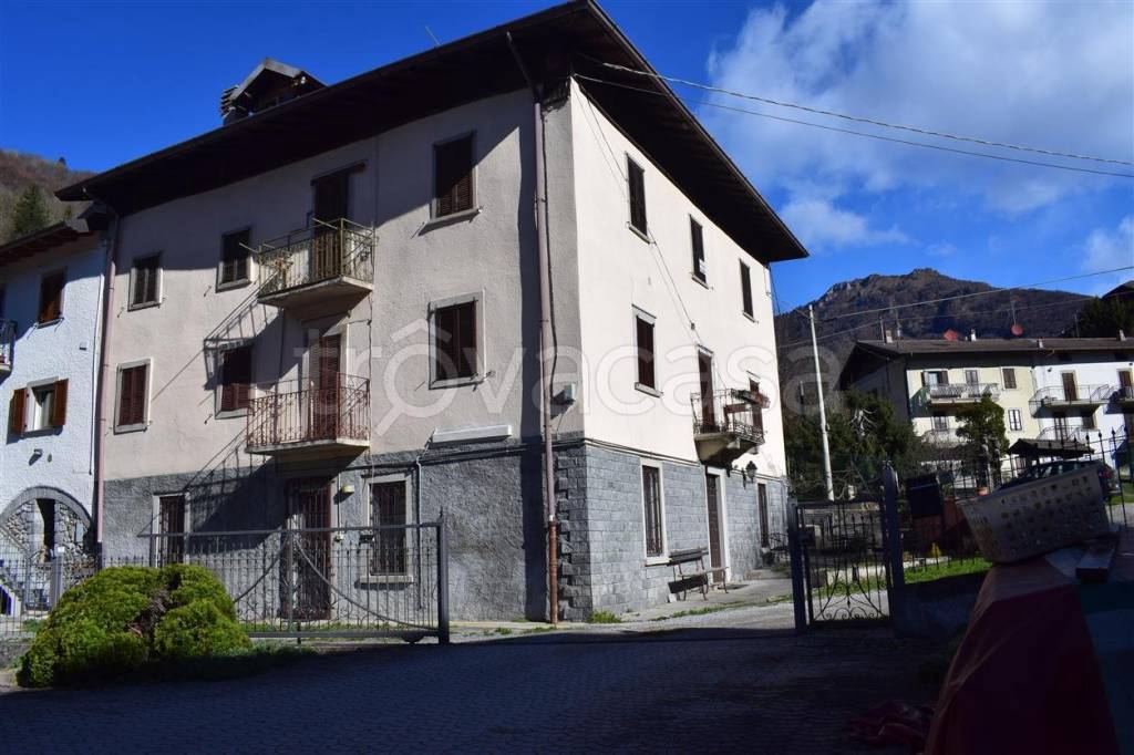 Appartamento in vendita a Serina via Don Giovanni Fantini
