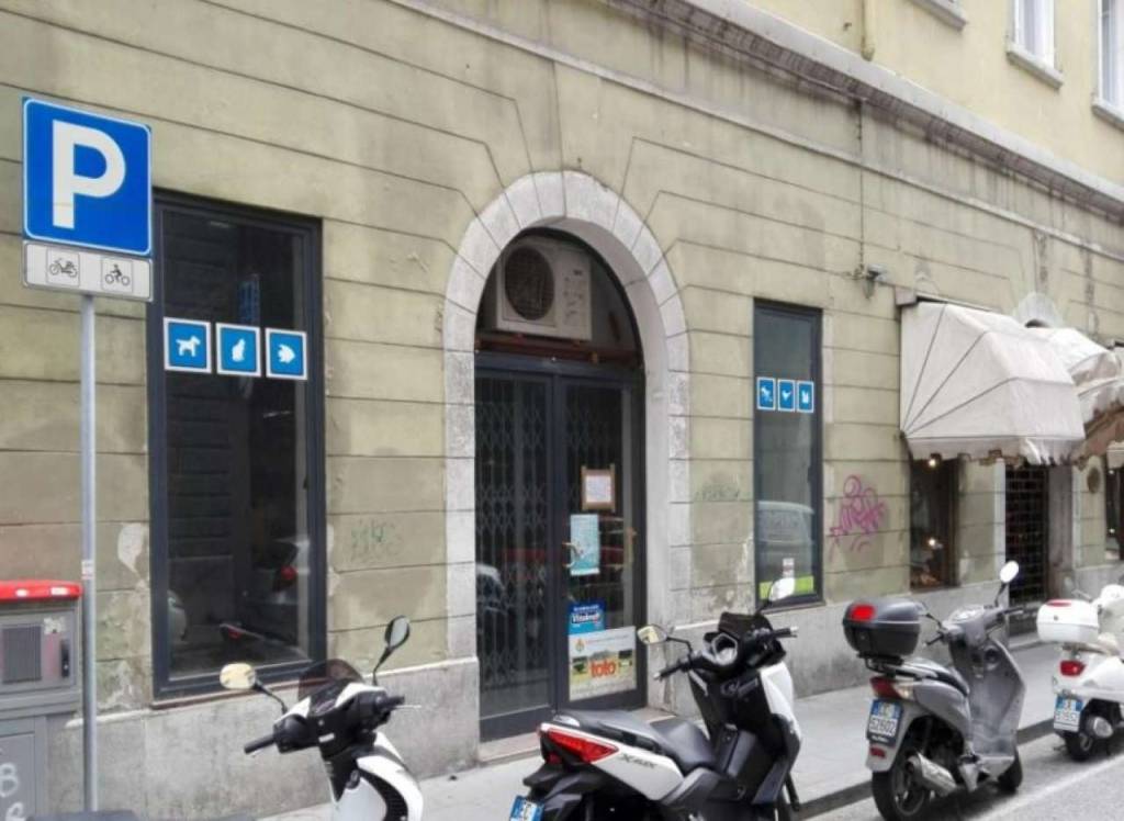 Negozio in vendita a Trieste via Francesco d'Assisi 9