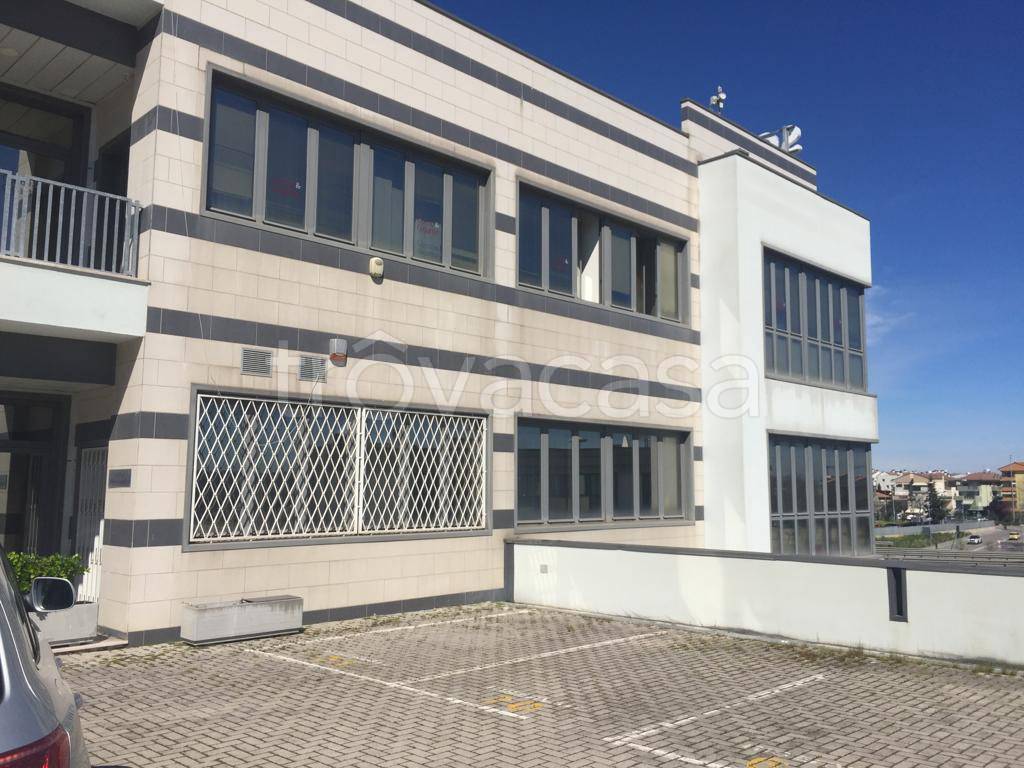 Ufficio in vendita a Rimini via Edelweiss Rodriguez Senior, 13