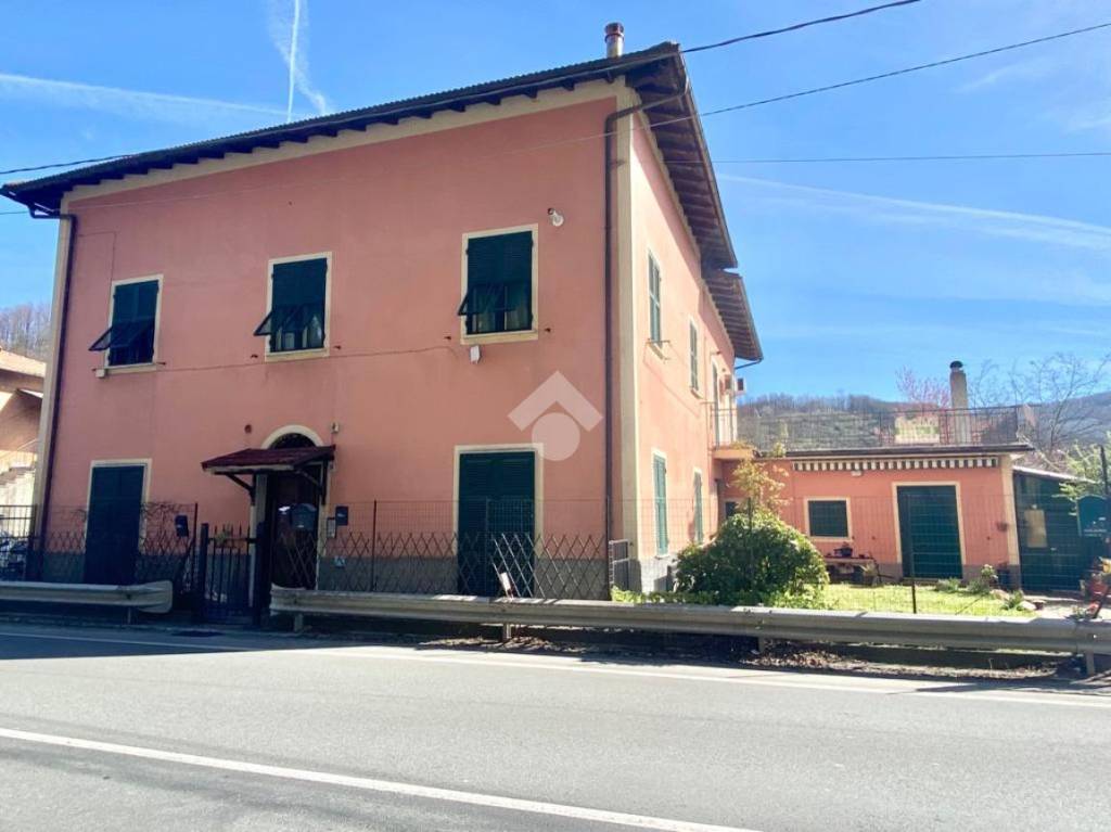 Appartamento in vendita a Savignone via Natale Gallino, 33