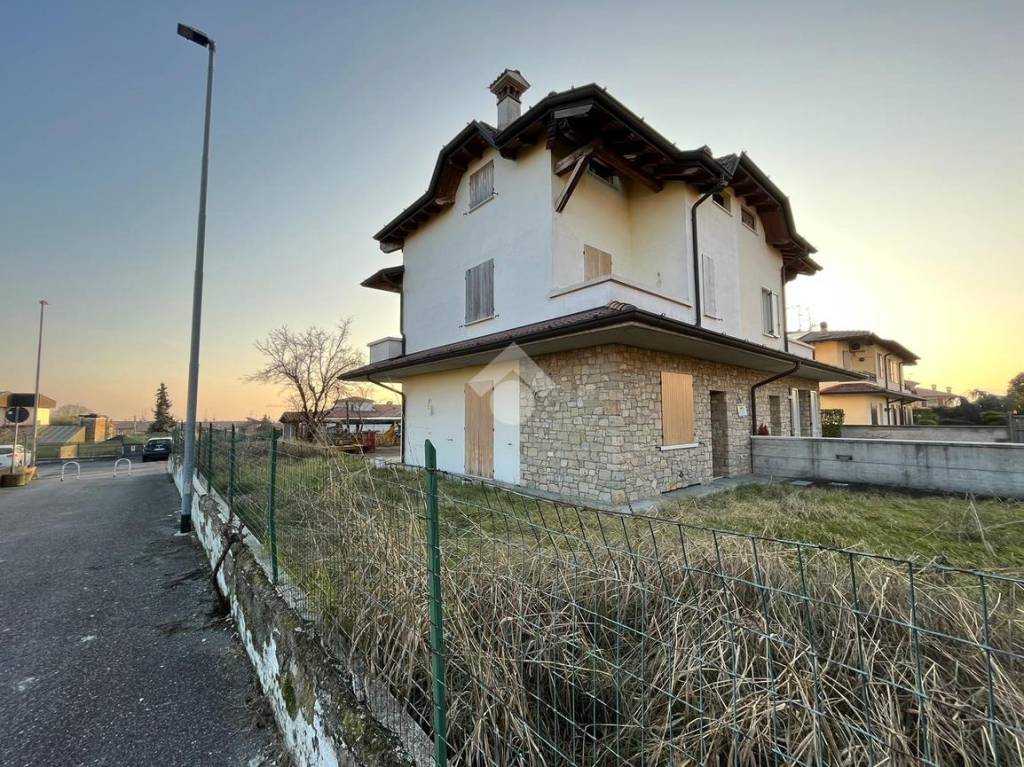 Villa Bifamiliare in vendita a Cazzago San Martino via Selva, 28