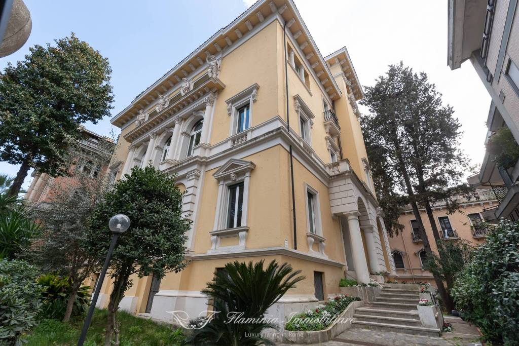 Intero Stabile in affitto a Roma via di Villa Sacchetti, 9