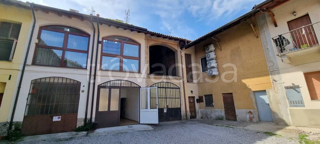 Casa Indipendente in vendita a Grezzago via Giuseppe Verdi