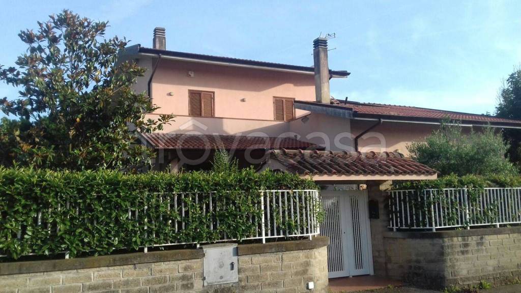 Villa in vendita a Cisterna di Latina via Roma
