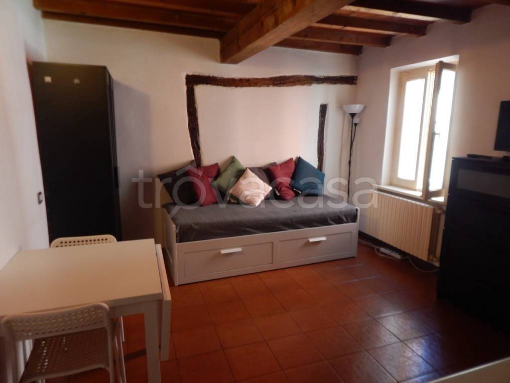 Appartamento in affitto a Parma borgo Naviglio, 32