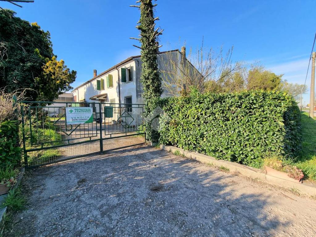 Casale in vendita a Borgo Virgilio via Vignale Campione, 29