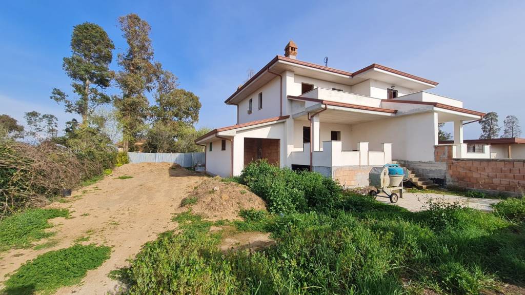 Villa in vendita a Sabaudia via alberto sordi