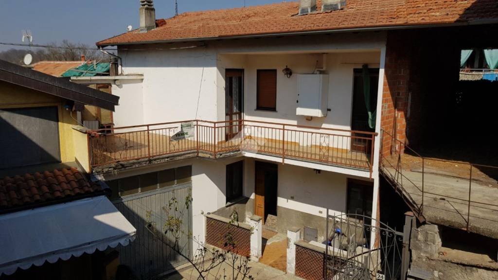 Casa Indipendente in vendita a Divignano via montello, 24