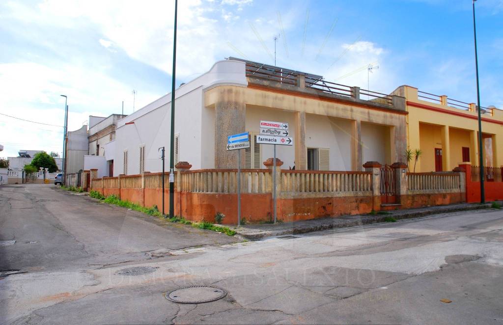 Casa Indipendente in vendita a Castrignano del Capo via Adua, 14