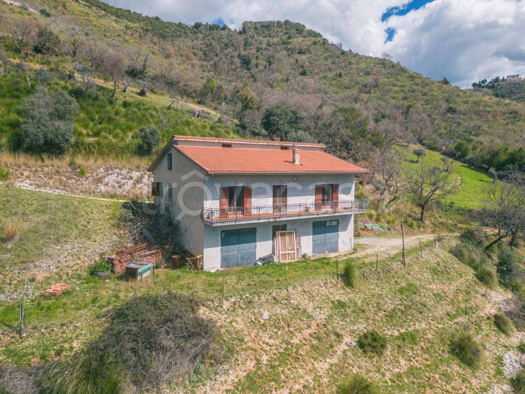Villa in vendita a Montopoli di Sabina via Romana
