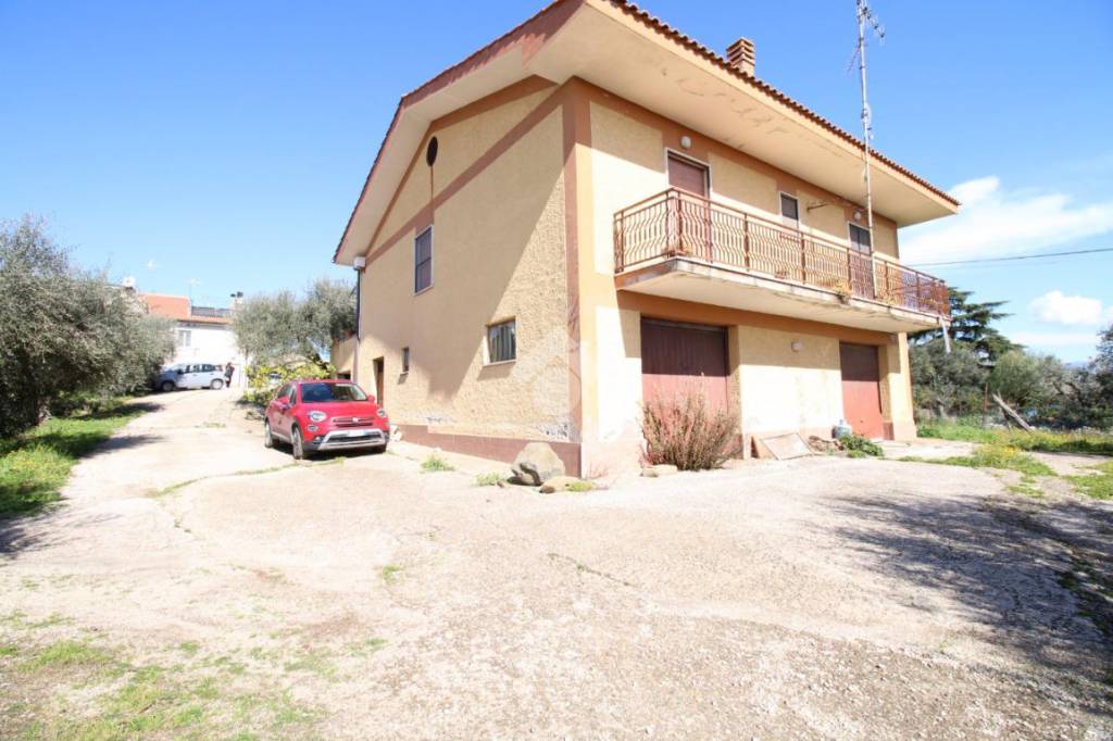 Villa in vendita a Pomezia via Valle Caia, 15