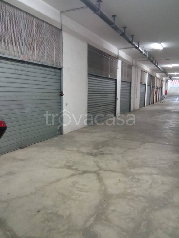 Garage in vendita a Napoli via Stanislao Manna