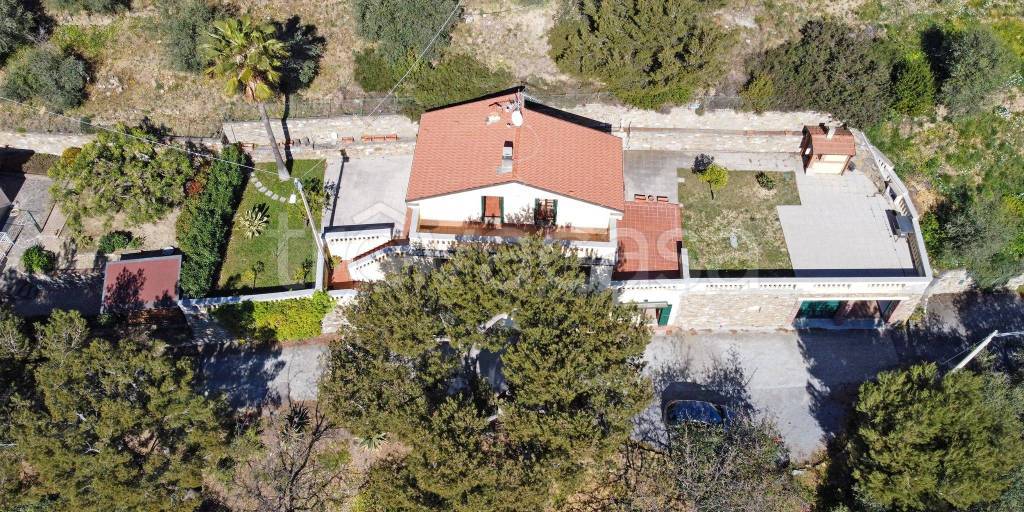 Villa Bifamiliare in vendita a Diano San Pietro via Poggio, 5