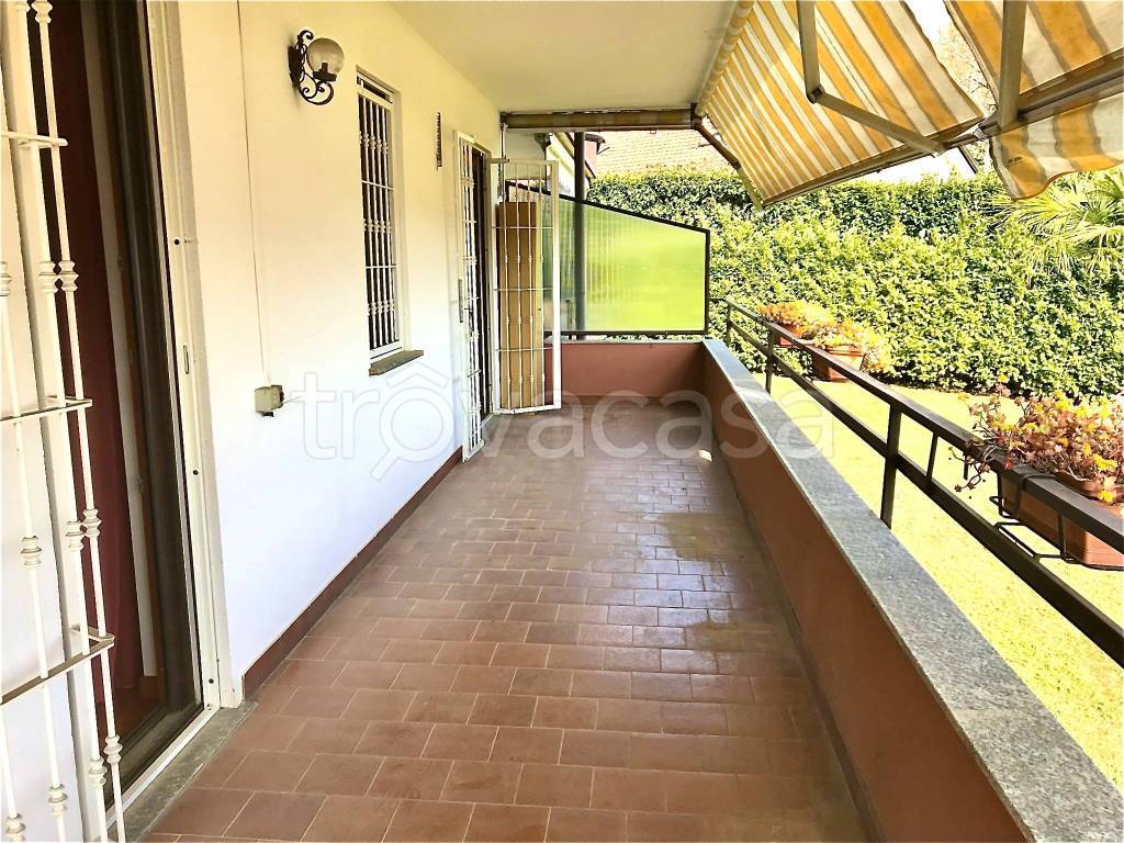 Appartamento in vendita a Laveno-Mombello via Leggiuno, 58