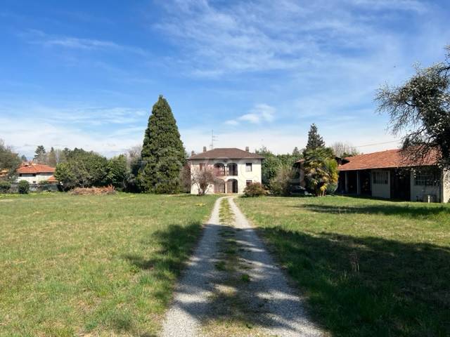 Villa in vendita a Travedona-Monate via Trieste, 139