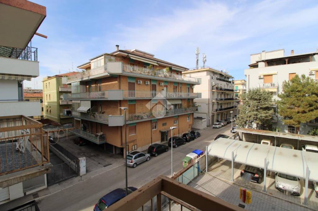 Appartamento in vendita a Pescara via Giovanni Chiarini, 43