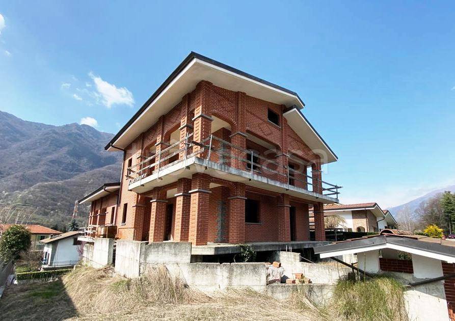 Casa Indipendente in vendita a Pinasca via Monte Bianco