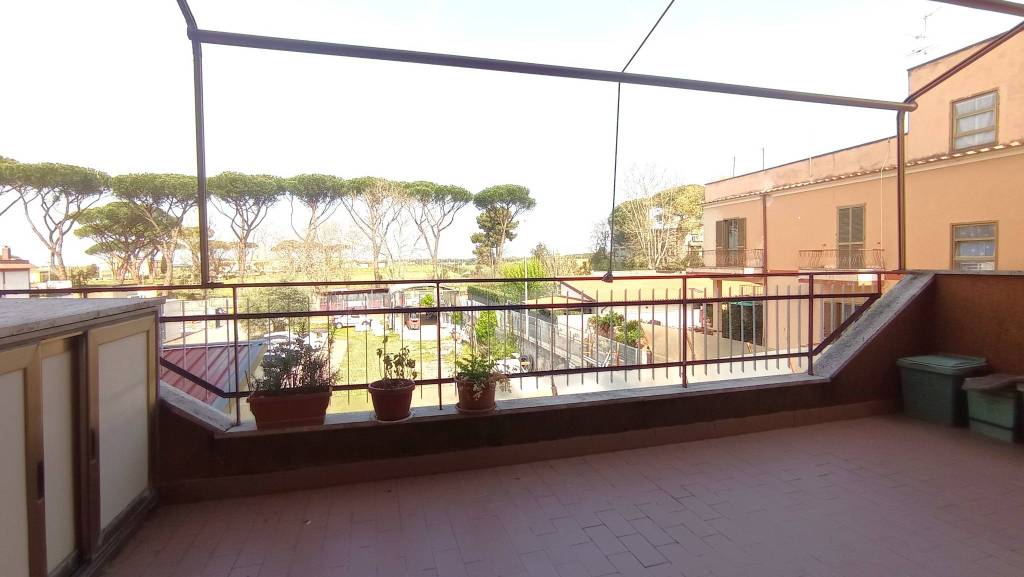 Appartamento in vendita a Roma via Ficulnea