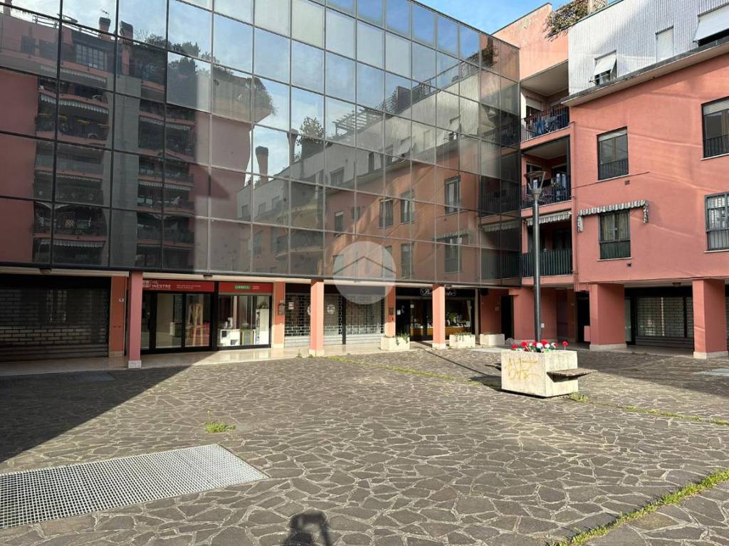 Appartamento in vendita a Pessano con Bornago via Giovanni Pascoli, 12