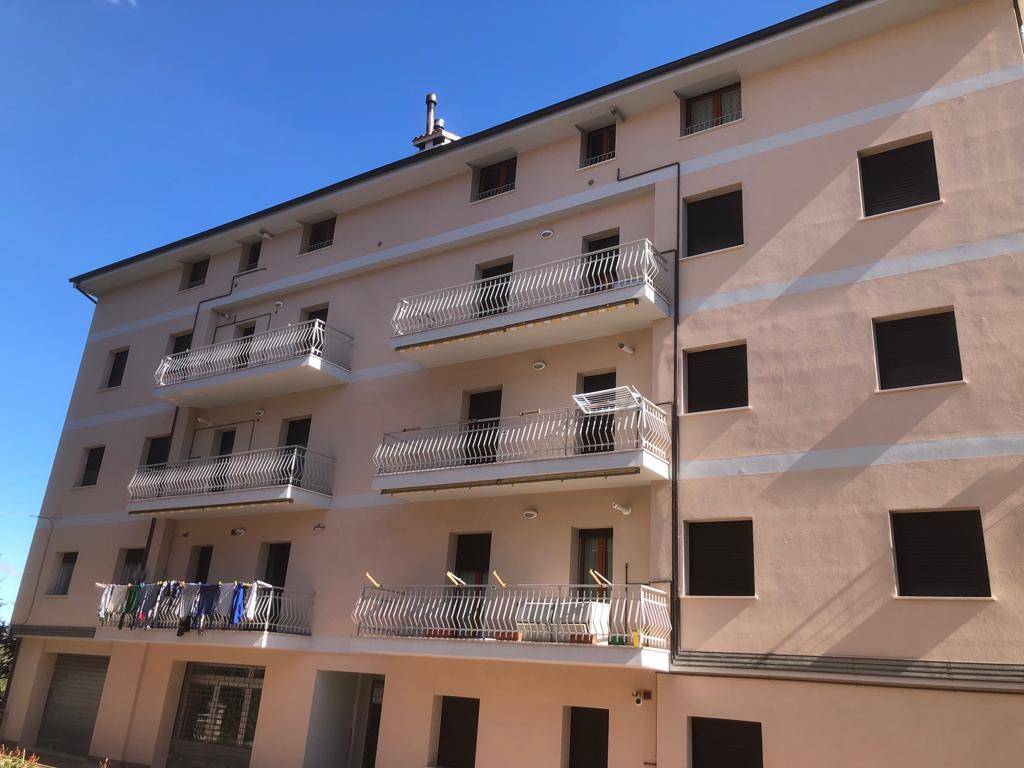 Appartamento in vendita a Montefortino via Raffaele Perticara, 57