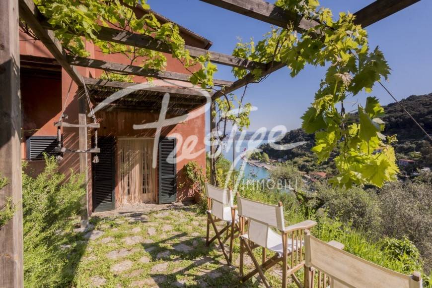 Villa in vendita a Portovenere via Camillo Benso di Cavour