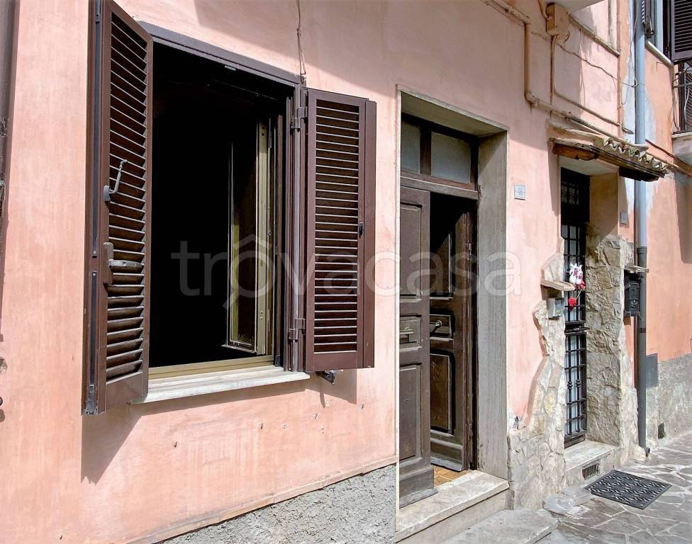 Appartamento in vendita a Castel Sant'Elia via Giuseppe Verdi, 46