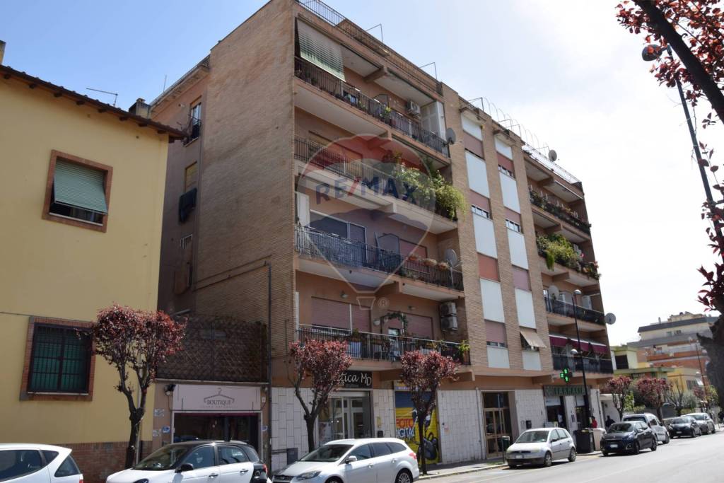 Appartamento in vendita a Pomezia via Virgilio, 23