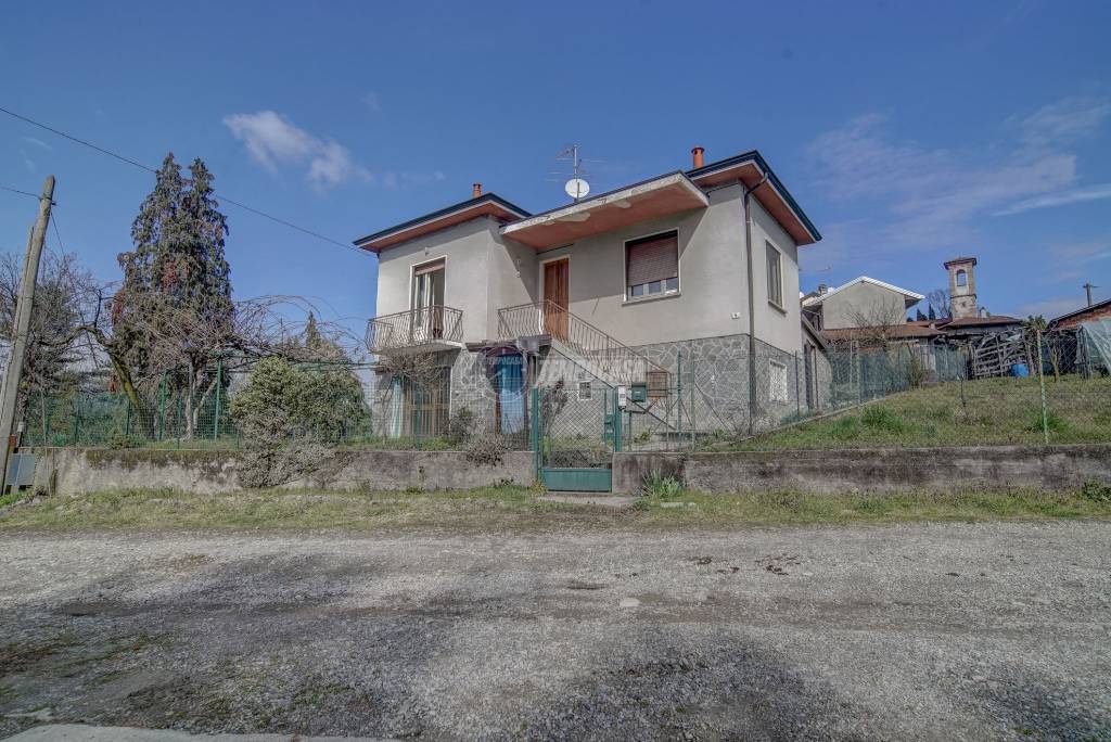 Villa in vendita a Sesto Calende via Grisoni