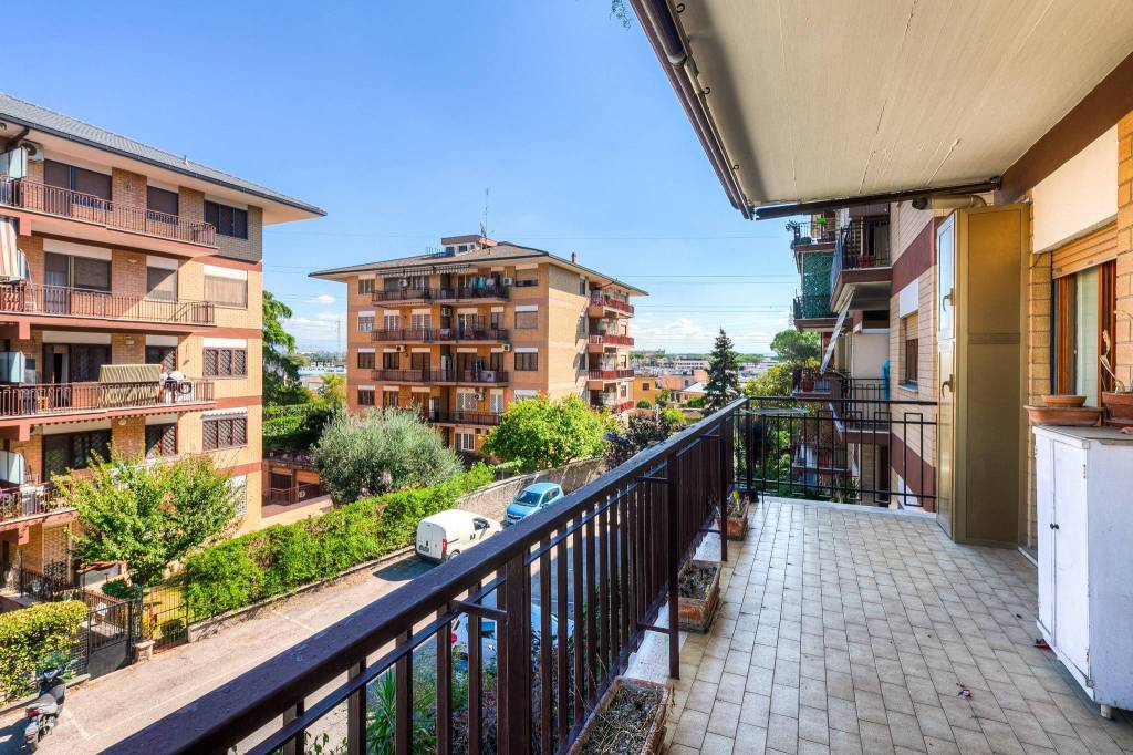 Appartamento in vendita a Roma via di Scorticabove