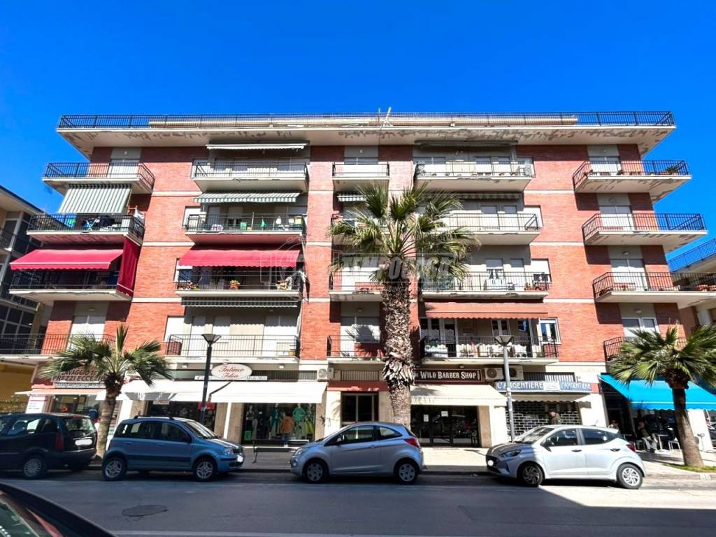 Appartamento in vendita a San Benedetto del Tronto via del Mare 185