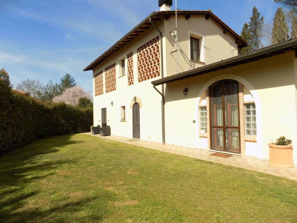 Villa in vendita a Fucecchio via Casabianca Massarella