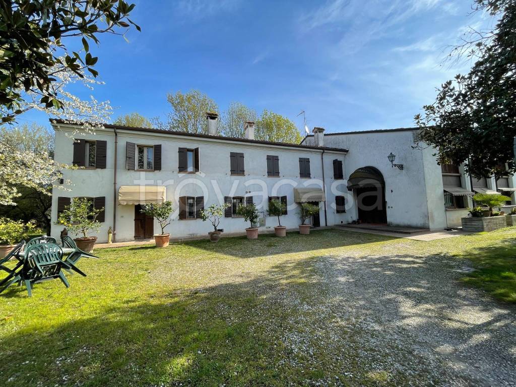 Villa Bifamiliare in vendita a Borgo Virgilio via Argine Fossetta