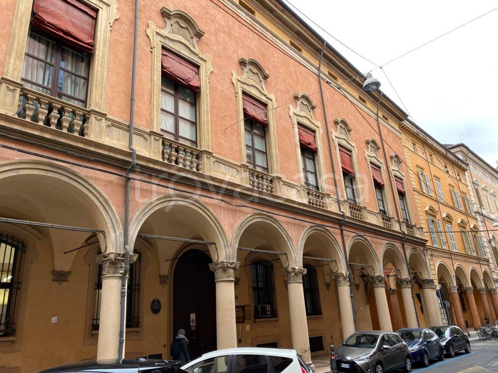 Ufficio in vendita a Bologna via Monte Grappa ad.Ze