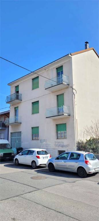 Appartamento in vendita a Torino via front