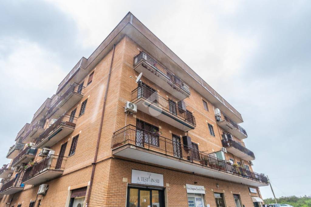 Appartamento in vendita a Guidonia Montecelio via V. Monti, 67