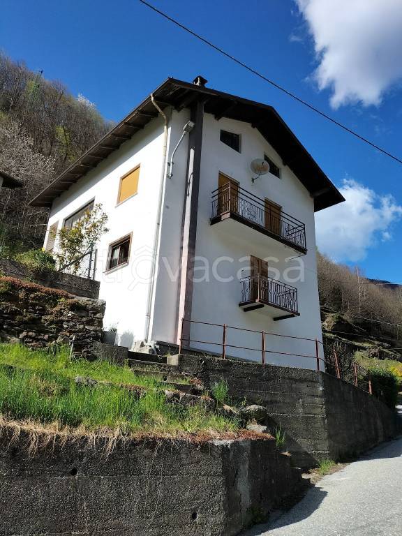 Villa Bifamiliare in in vendita da privato a Calasca-Castiglione località Duiamen