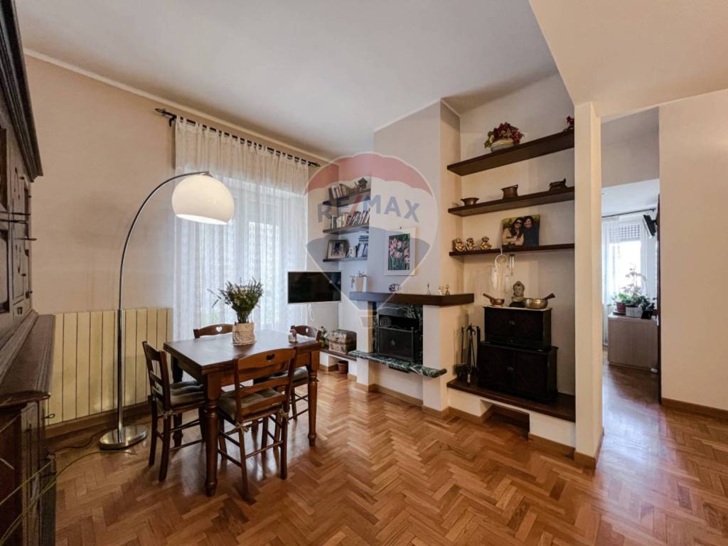 Appartamento in vendita a Vercelli via Alessandro Manzoni, 10