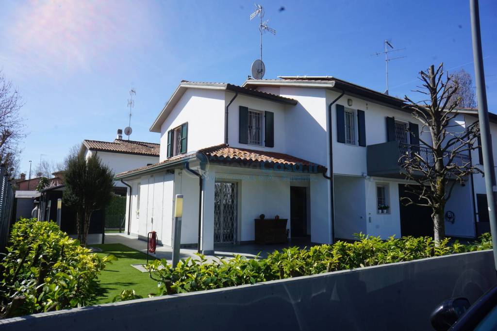 Villa in vendita a Ravenna via Umberto Saba, 26