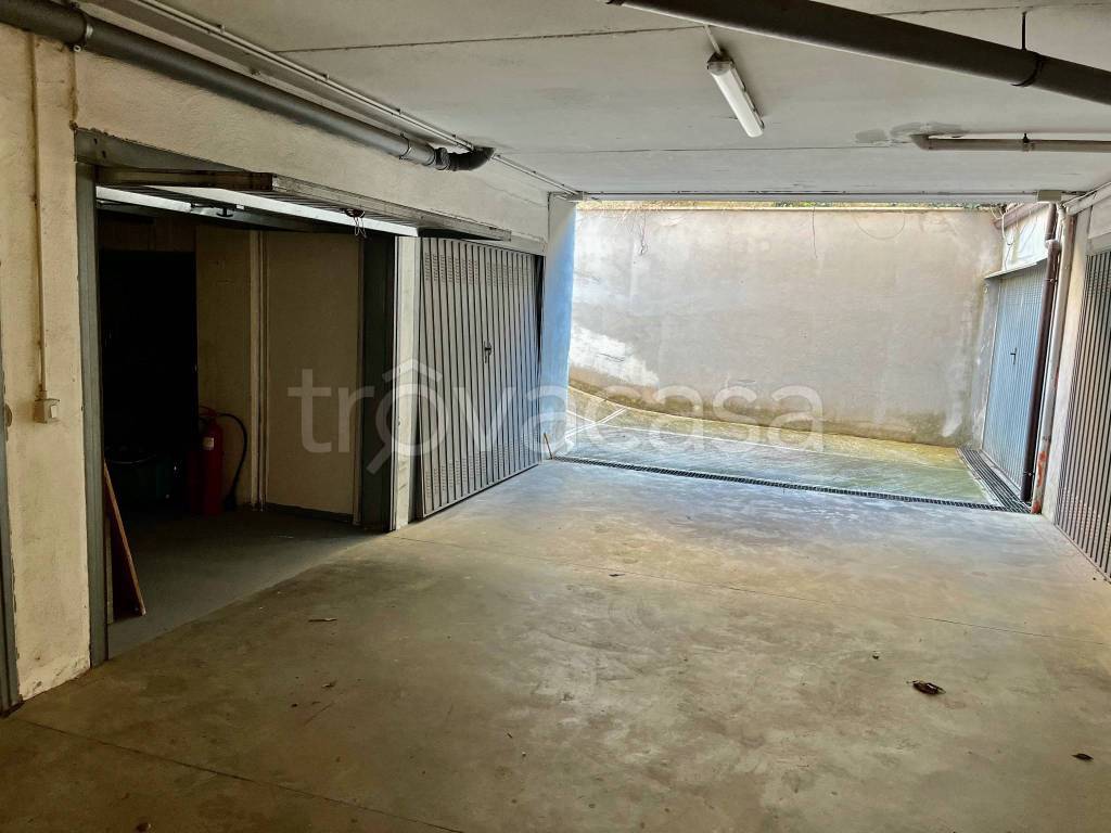 Garage in vendita a Santa Marinella via 25 Aprile