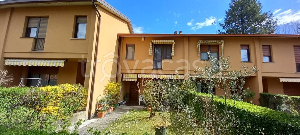 Villa a Schiera in vendita a Luvinate via Edoardo Bosisio, 1