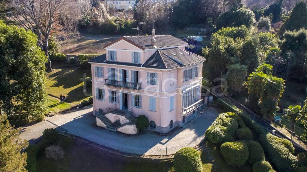 Villa in vendita a Stresa via Alessandro Manzoni, 2