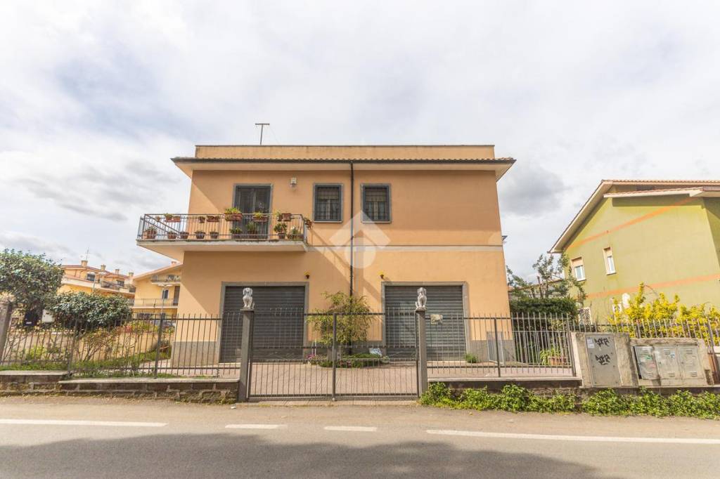 Appartamento in vendita a Roma via del Fosso dell'Osa, 476c