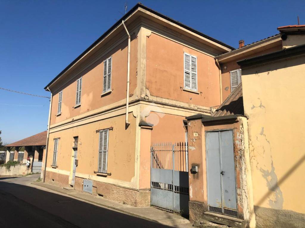 Casa Indipendente in vendita a Corteolona e Genzone via Vittorio Emanuele, 8