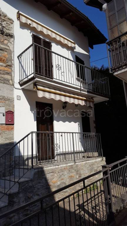 Casa Indipendente in in vendita da privato a Cuasso al Monte via Cappelletta, 1