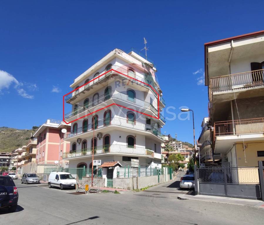 Appartamento in vendita a Giardini-Naxos via Marsala, 8