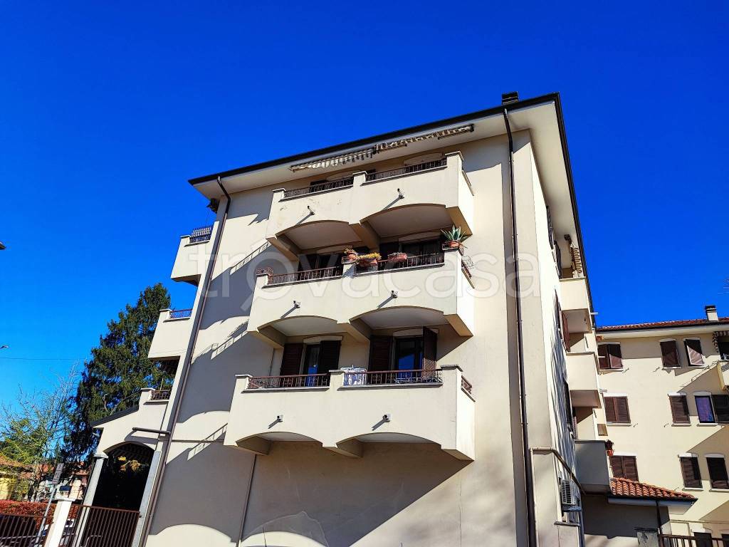 Appartamento in vendita a Venegono Superiore piazza Monte Grappa, 8