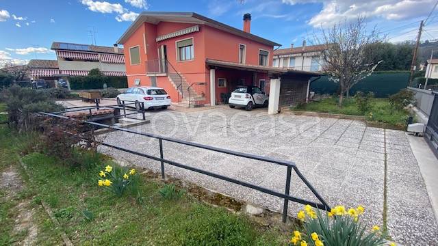 Villa in vendita a Montebelluna via Aglaia Anassillide