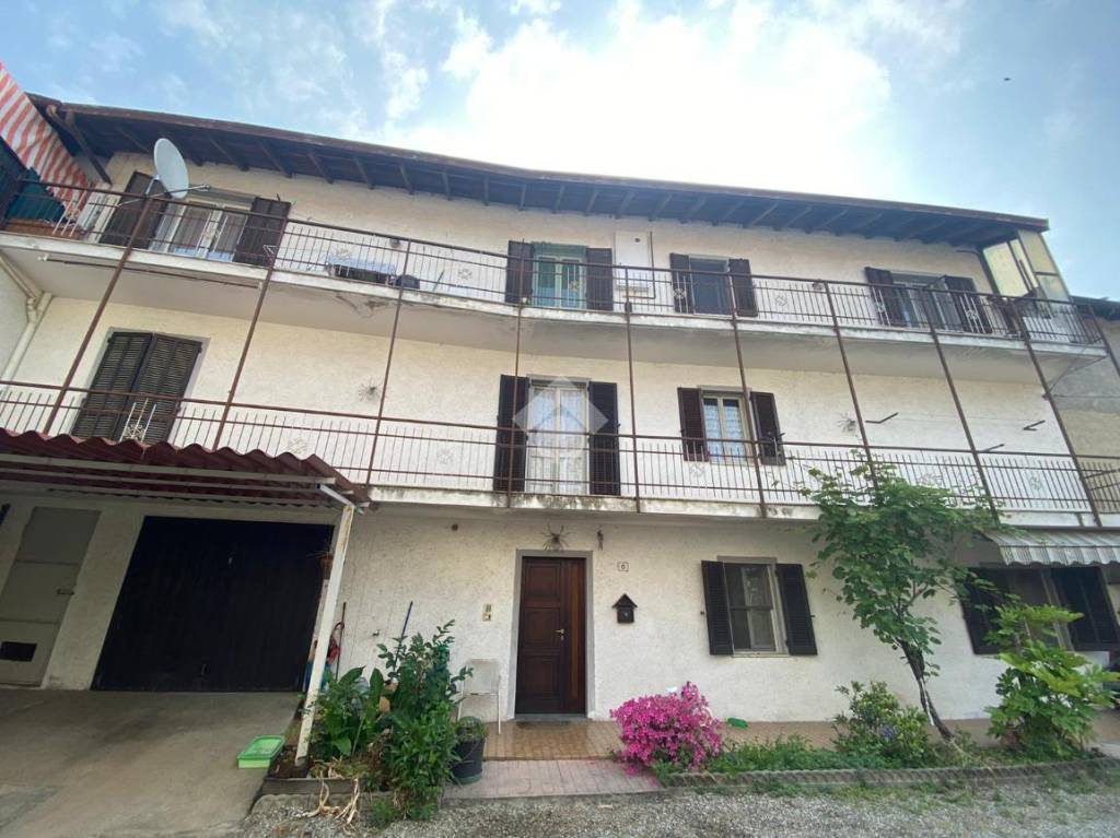 Casa Indipendente in vendita a Gattico-Veruno via Montriolo, 11