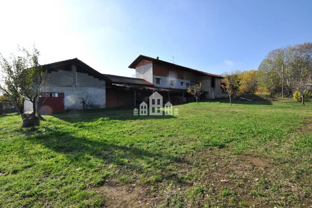 Casa Indipendente in vendita a Castellamonte frazione Spineto, 263
